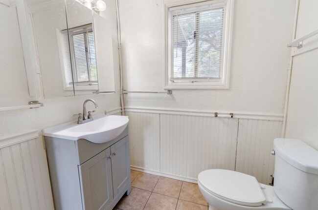 Building Photo - 3715 E Glenn St