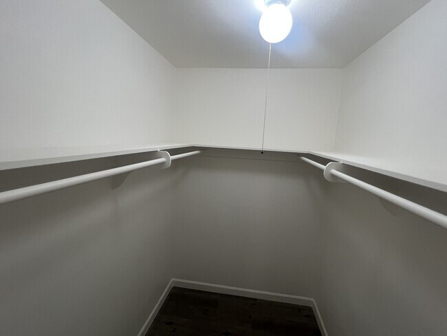 Building Photo - 1325 N 48th St