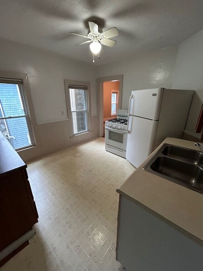 Building Photo - 964 Walnut St