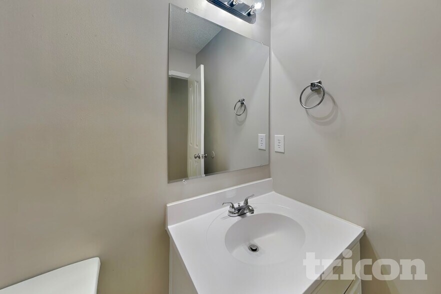 Building Photo - 9335 White Aspen Pl