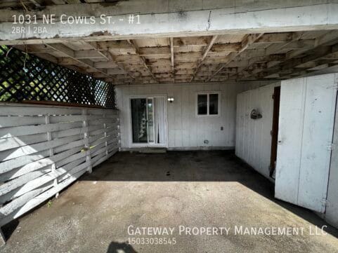 Building Photo - 1031 NE Cowls St