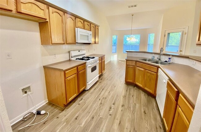 Building Photo - 196 Unity