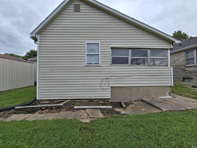 Building Photo - 108 S Oak St