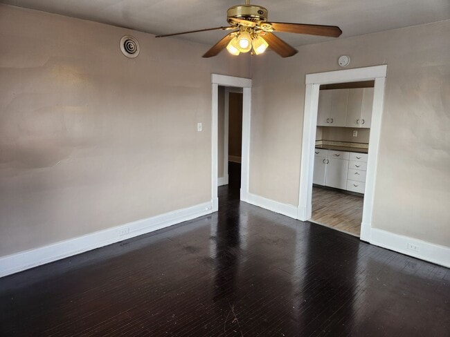 Building Photo - Large 2 -3 Bedroom Apartment in Heart of Beaver Falls! Central Air! NO APPLICATION FEE!!
