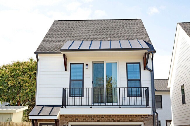 Building Photo - 919 Belmont Ave