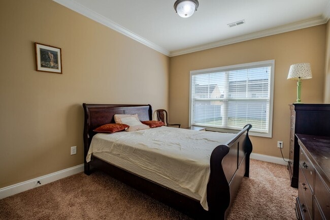 Building Photo - 5773 Highland Grove Dr