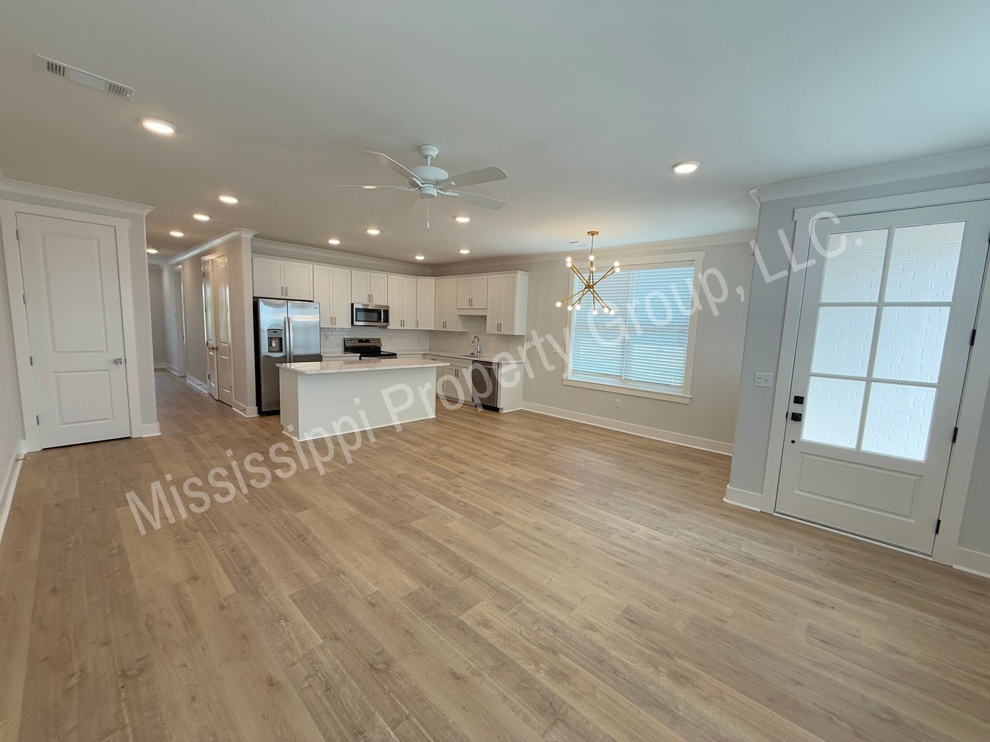Building Photo - 617 Miramar Ln