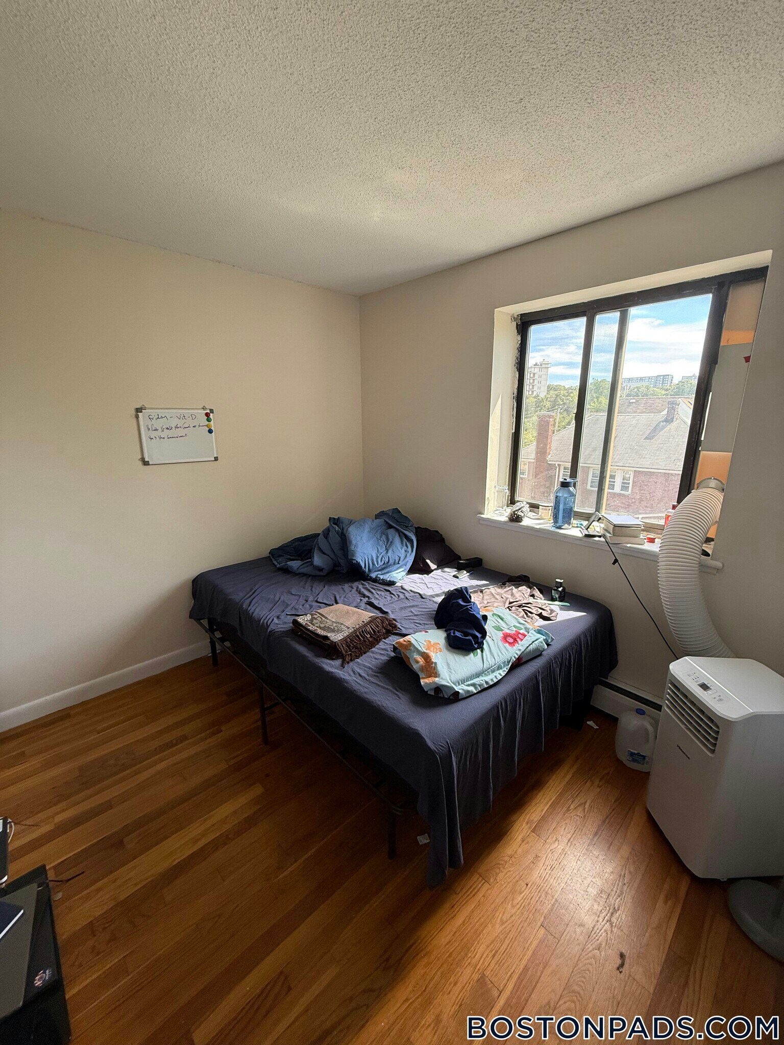 Building Photo - 122 Dustin St