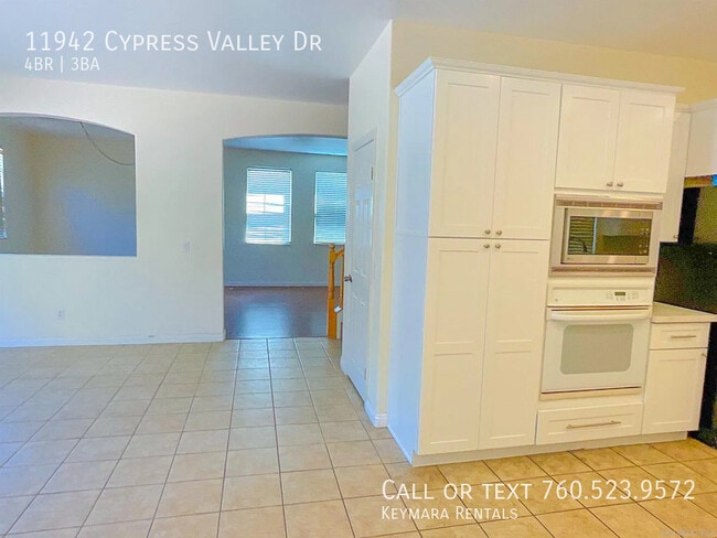 Building Photo - 11942 Cypress Valley Dr