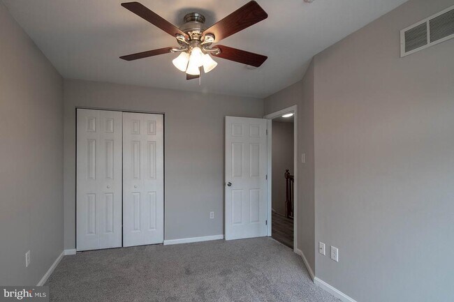 Building Photo - 5620 Queen Anne Ct