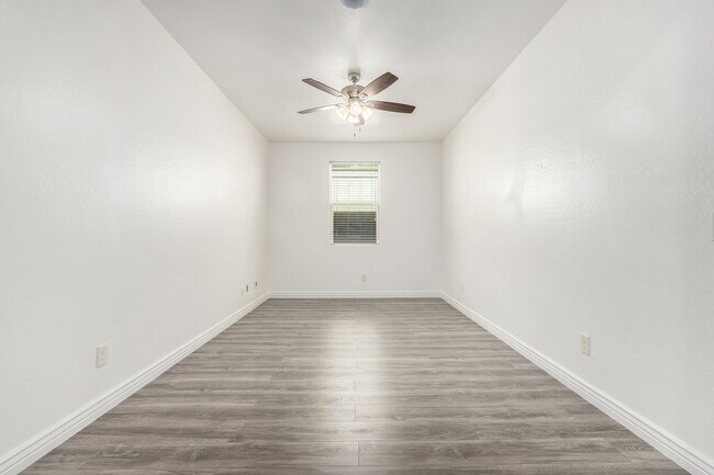 Building Photo - 1035 Carlsbad Dr