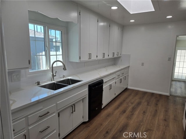 Building Photo - 14001 Dunrobin Ave