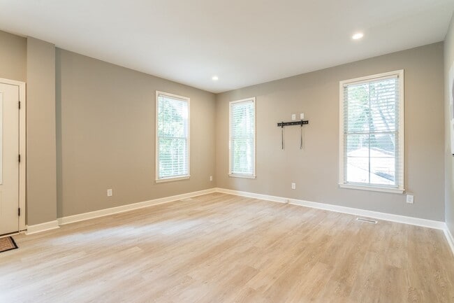 Building Photo - 200 Howell St