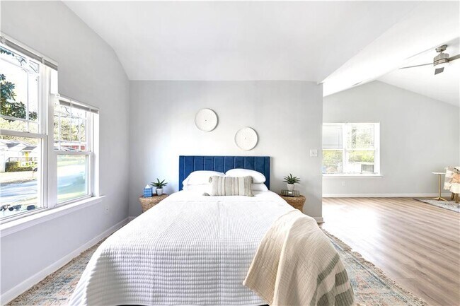 Building Photo - 56 Holly Rd NW