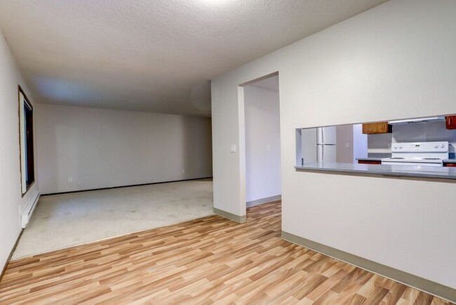 Building Photo - 2 bedroom 1 bath. Garage available!! Apply...