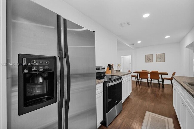 Building Photo - 370 NE 87th St