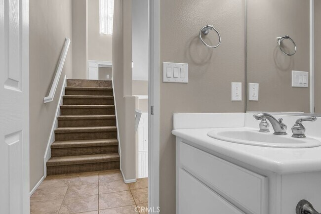 Building Photo - 210 Timberwood