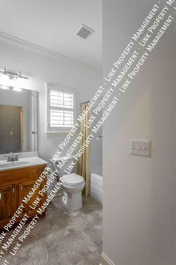 Building Photo - 7655 Lenox Trace Dr