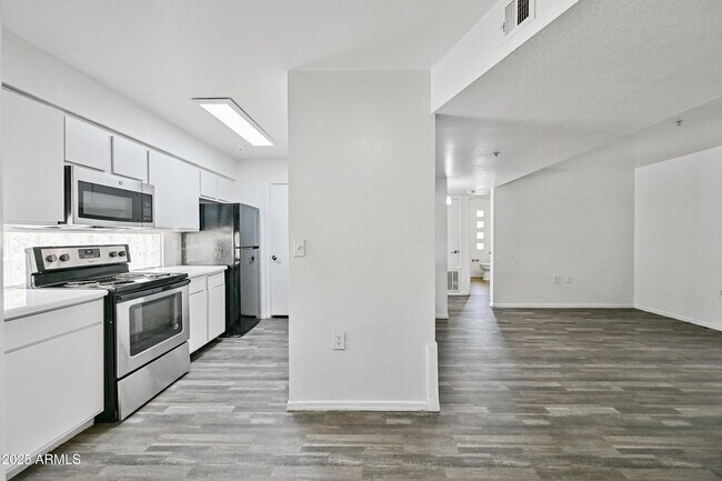 Building Photo - 3065 N 67th Ave