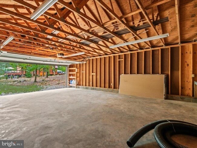 Building Photo - 65 Wades Run