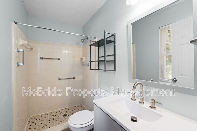 Building Photo - 293 Twin Pines Dr