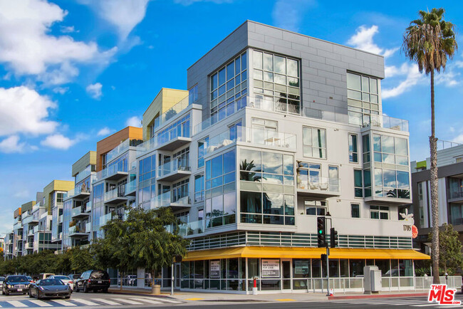 Building Photo - 1705 Ocean Ave