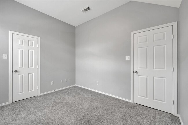 Building Photo - 3915 Summerfield Dr