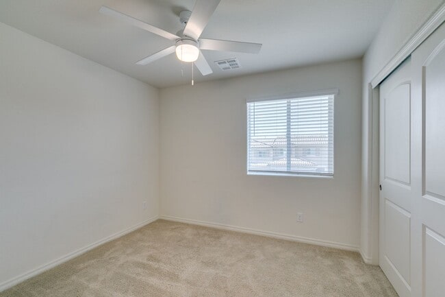 Building Photo - GORGEOUS TOWNHOME*UPGRADED*ALL APPLIANCES*...