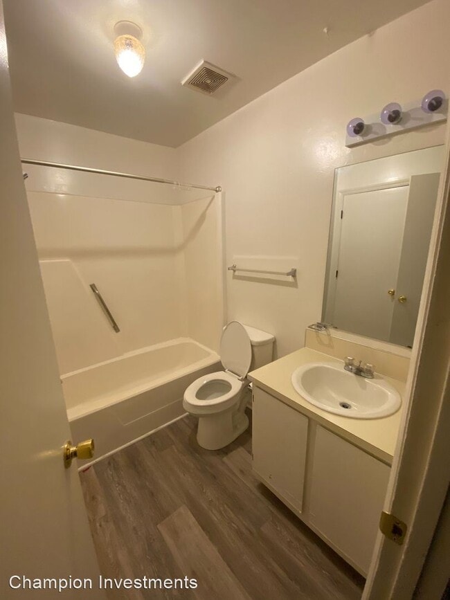 Building Photo - 2 br, 1 bath House - 846 Warren St. c 7 C-7