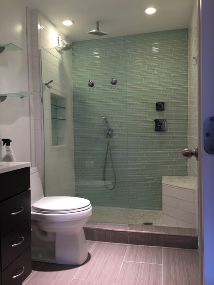 Bathroom - 1450 Harvard St NW