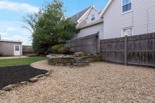 Building Photo - 142 Elliott St