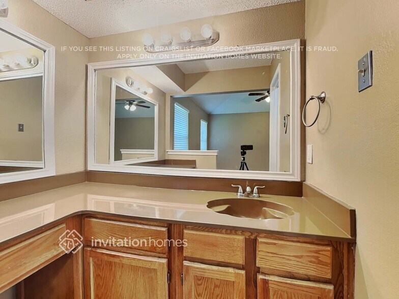 Building Photo - 2127 Chapel Downs Dr