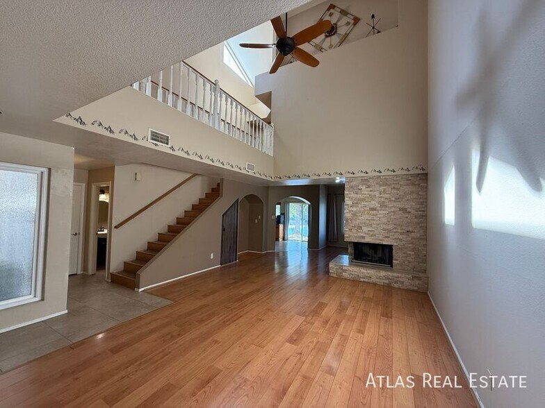 Building Photo - 1425 W Coral Reef Dr