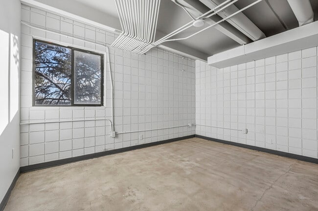 Building Photo - 415 S Weber St