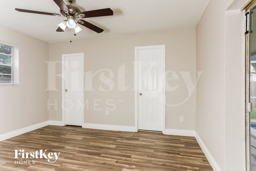 Building Photo - 7560 Venetian St