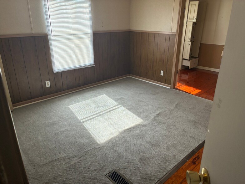 Building Photo - 4805 Old Stone Rd