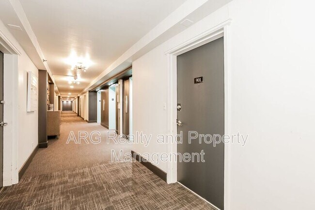 Building Photo - 620 Peachtree St NE