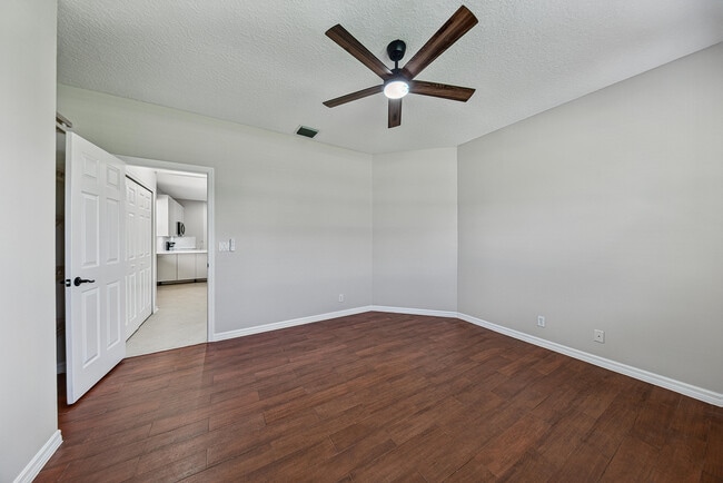 Building Photo - 12325 Cascades Pointe Dr