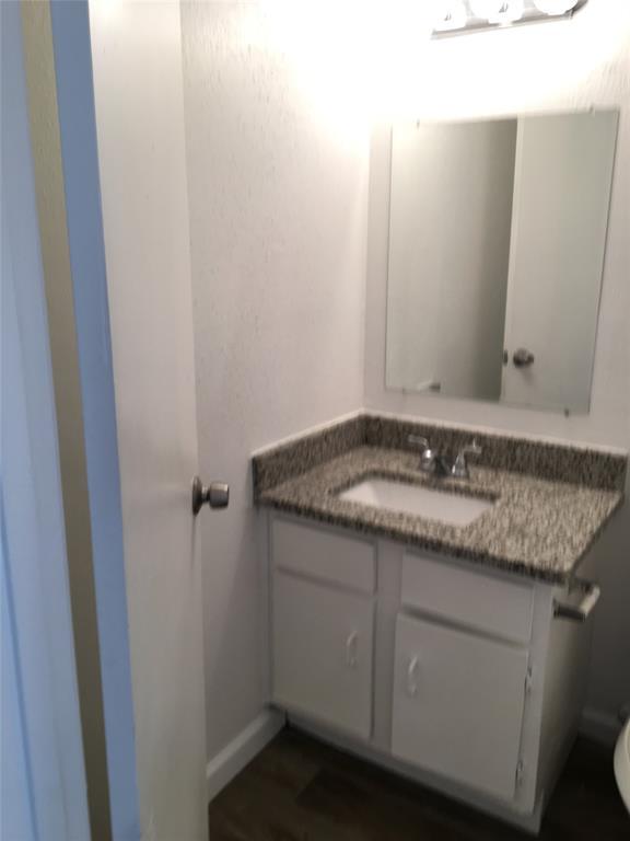 Building Photo - 5625 Antoine Dr