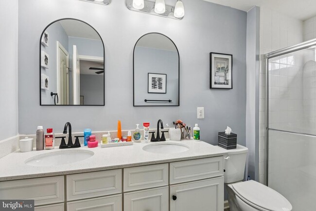 Building Photo - 1306 Hawk Hollow Dr