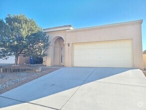 Building Photo - Beautiful 3BR/2BA home in Great NE Heights...