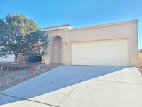 Building Photo - Beautiful 3BR/2BA home in Great NE Heights...