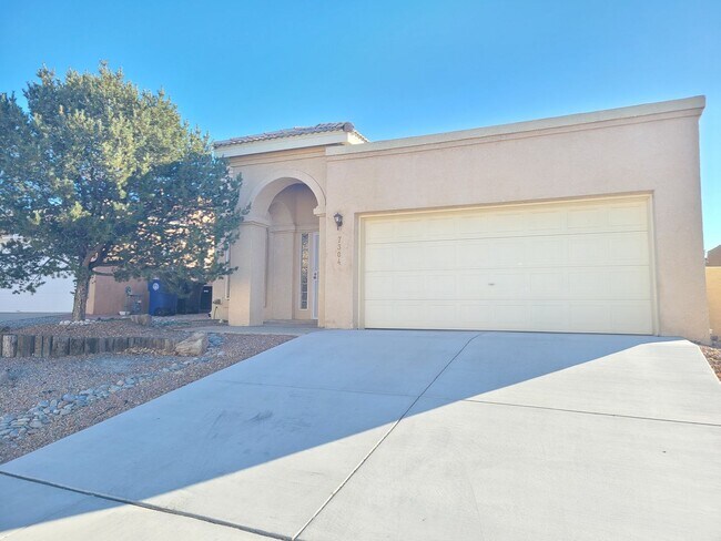Primary Photo - Beautiful 3BR/2BA home in Great NE Heights...