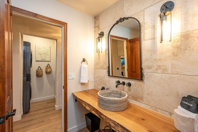 Building Photo - 43620 Washburn Dr