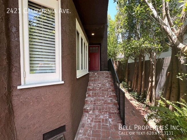 Building Photo - 2421 California Ave