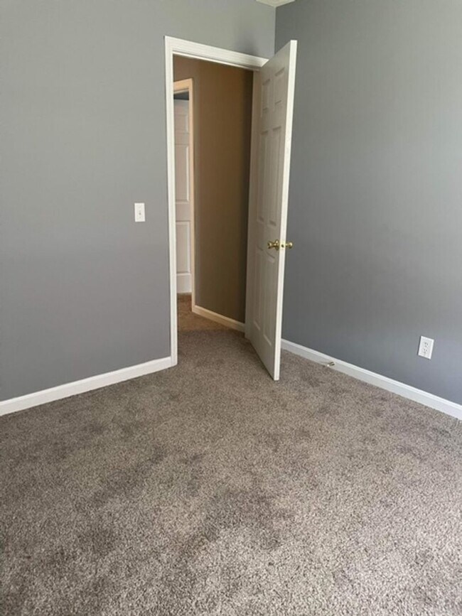 Building Photo - Beautiful 3 Bed, 2 Bath Home, Convenient Location, Close to Fort Knox