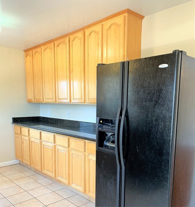 Building Photo - 3 Bedroom Home- Laminate Floors- Central A...