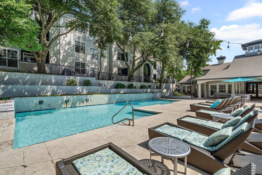 Building Photo - Rancho Mirage