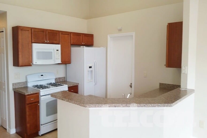 Building Photo - 7808 Hidden Hollow Dr