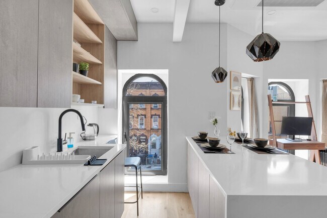 Building Photo - 217 Schaefer St